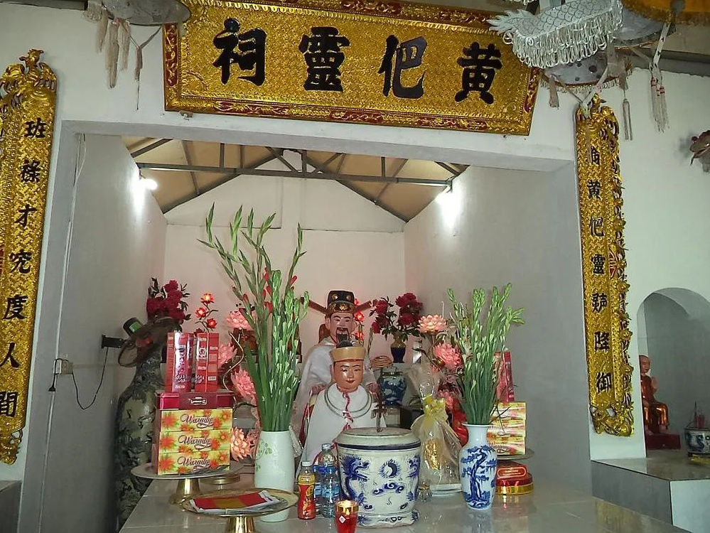 Thần tích tại các đền khác của Quan Hoàng Bơ